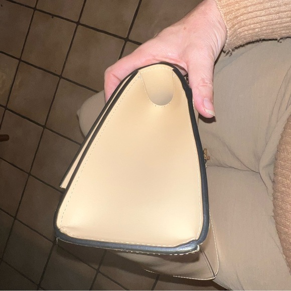 Valentino by Mario Valentino Honey Forever Leather Shoulder Bag in beige - Picture 5 of 7